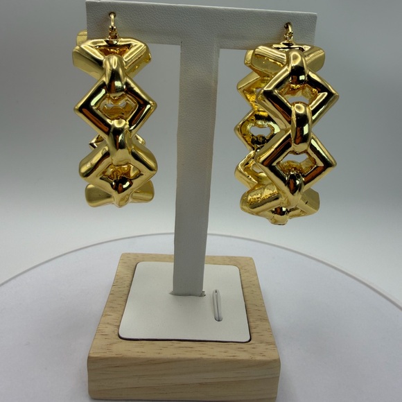 Elegant Gold Hoop Earrings - Picture 4 of 13